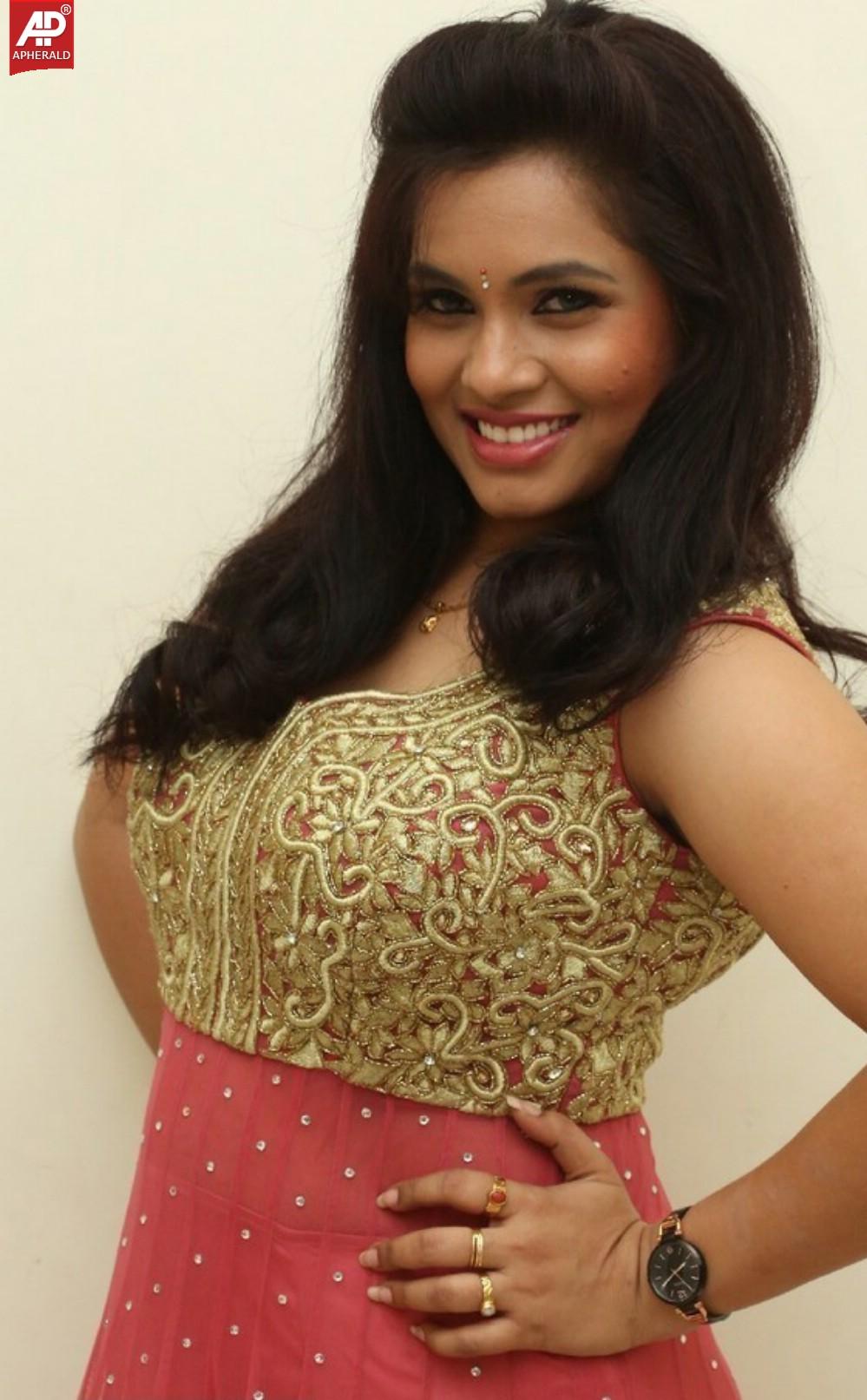 Revathi Chowdary Latest Spicy Photos