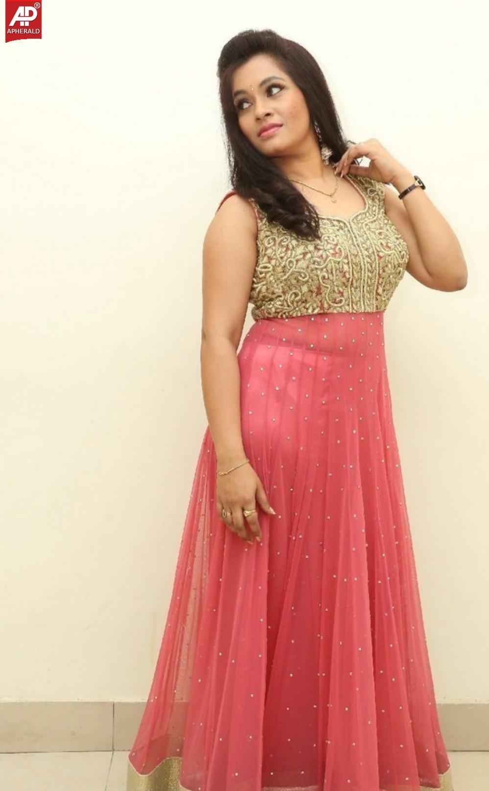 Revathi Chowdary Latest Spicy Photos