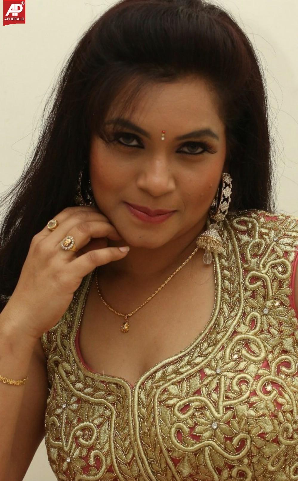 Revathi Chowdary Latest Spicy Photos