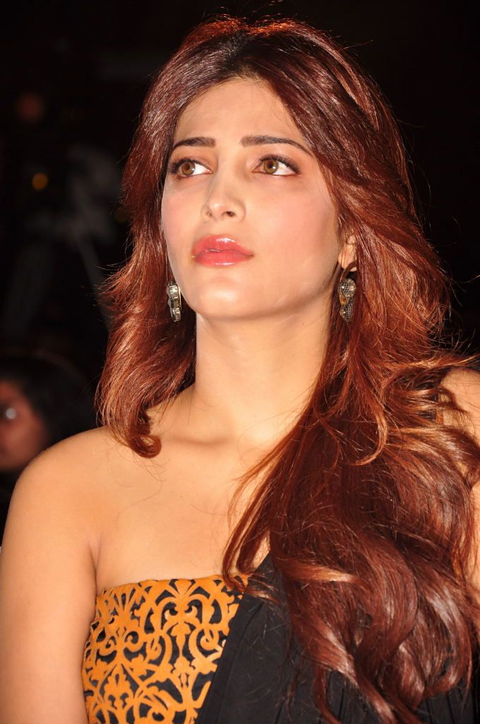 Sruthi Hassan Cute Poses