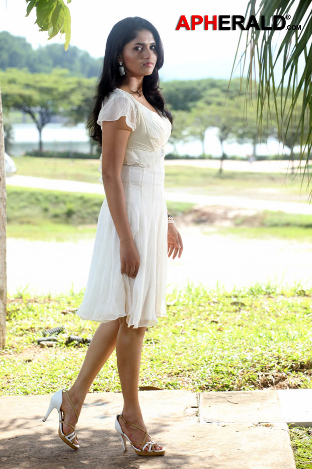 Sunaina Latest Pics