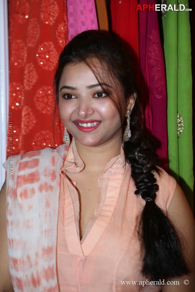 Swetha Basu Prasad Latest Pics