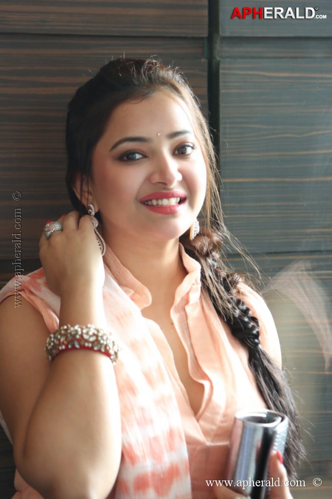 Swetha Basu Prasad Latest Pics