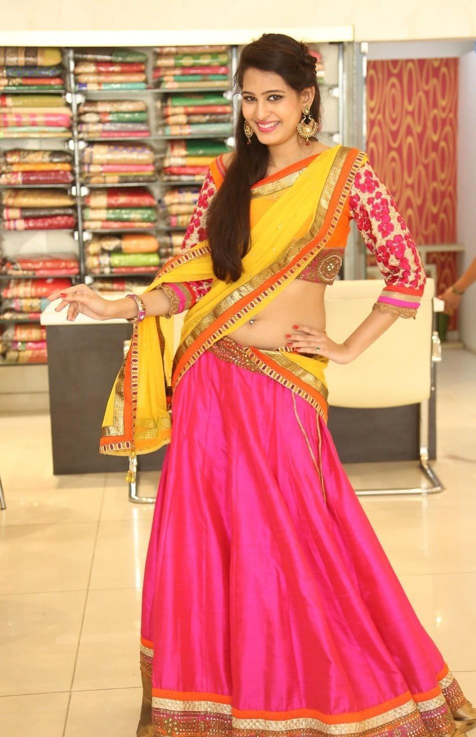 Swetha Jadhav beautiful navel photos