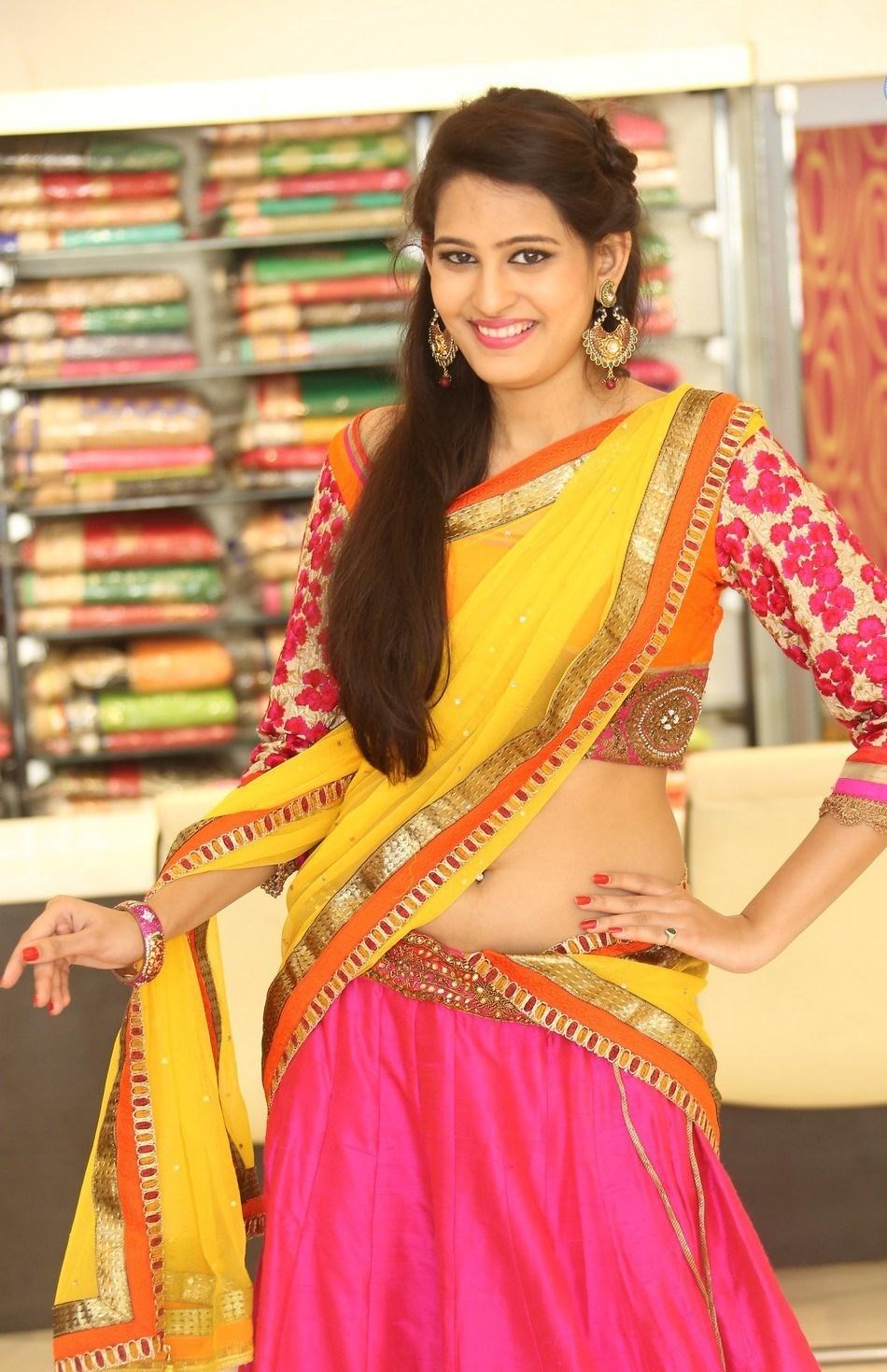 Swetha Jadhav beautiful navel photos