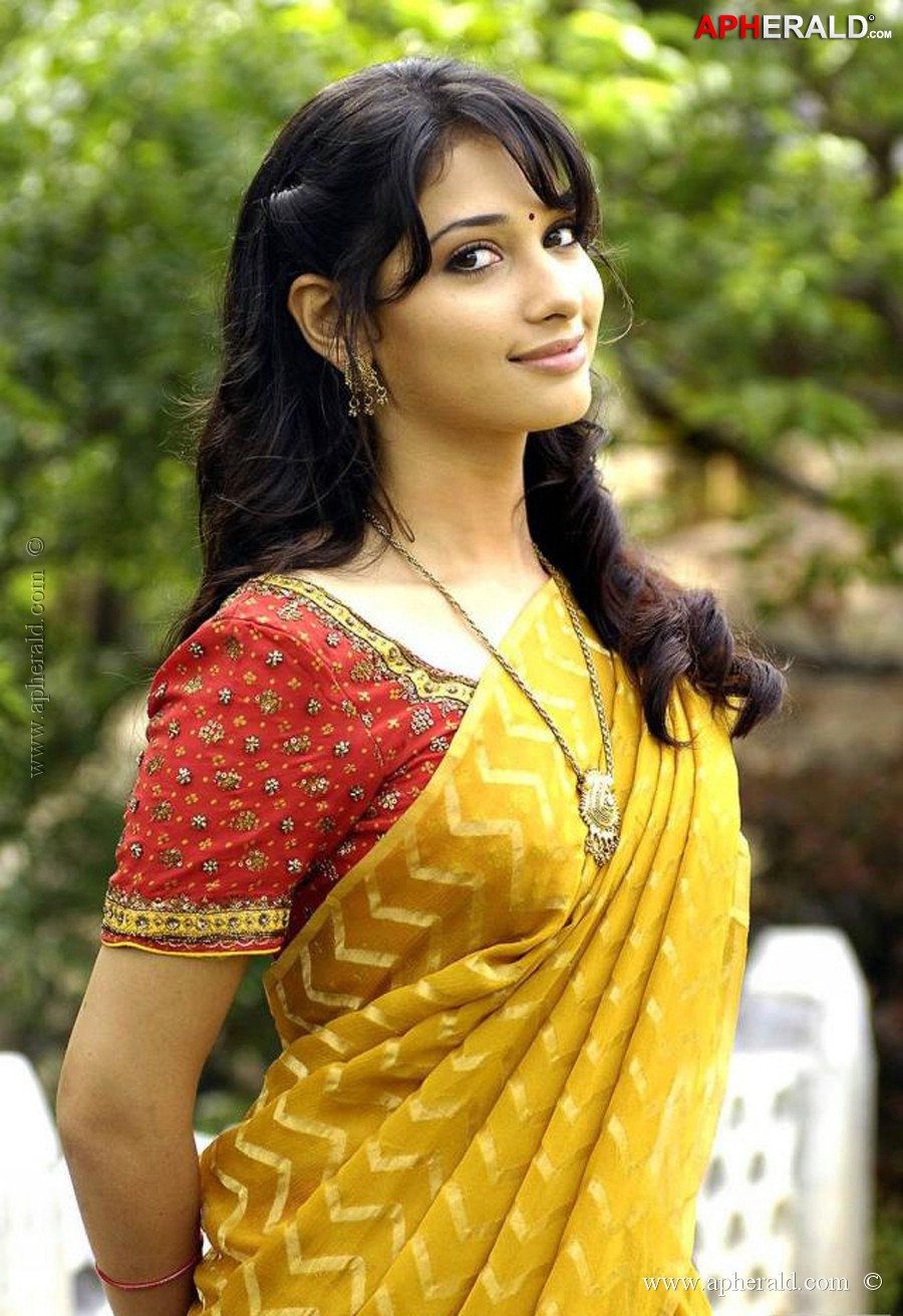 Tamanna in Saree Photos