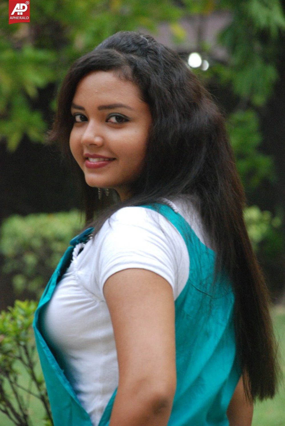 Tamil Actress Bavina Photos