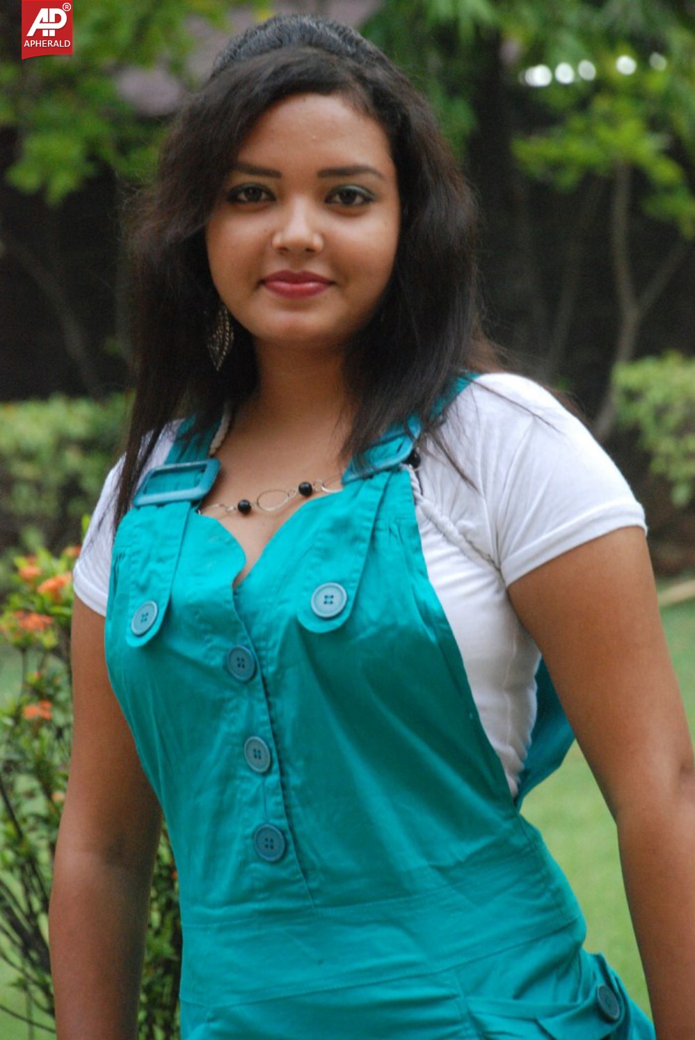 Tamil Actress Bavina Photos