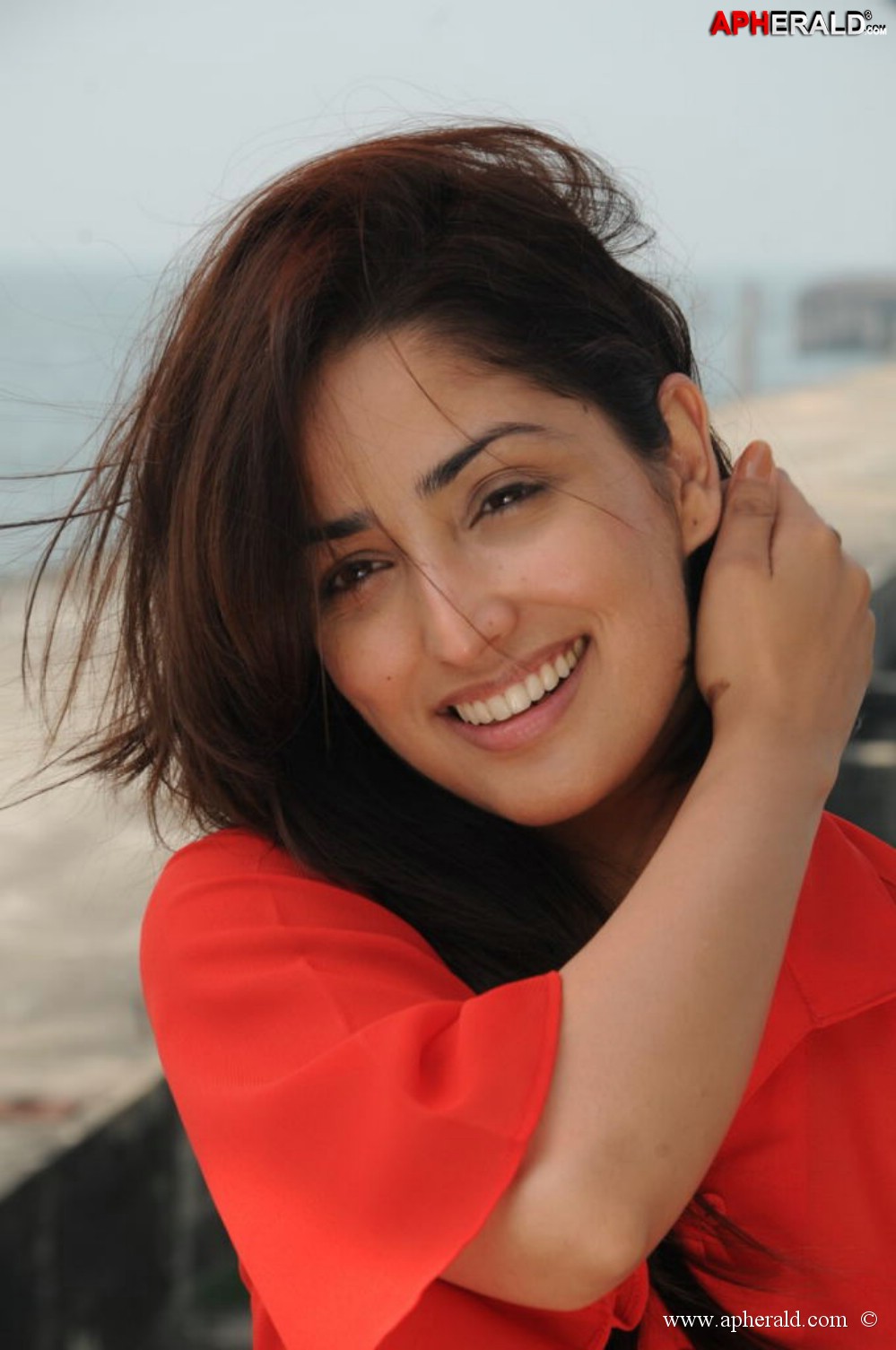 Yami Gautam Red Saree Images