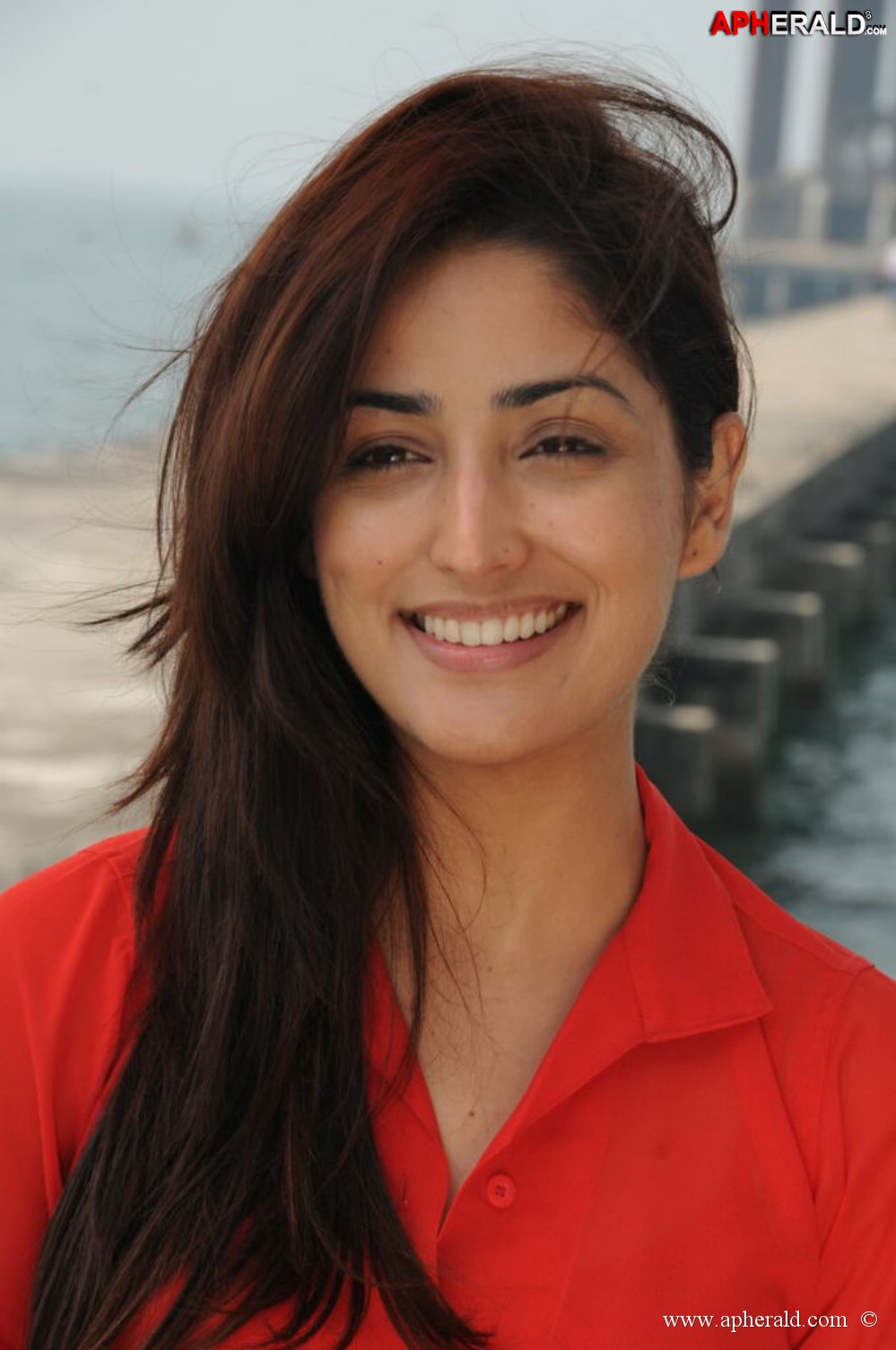 Yami Gautam Red Saree Images