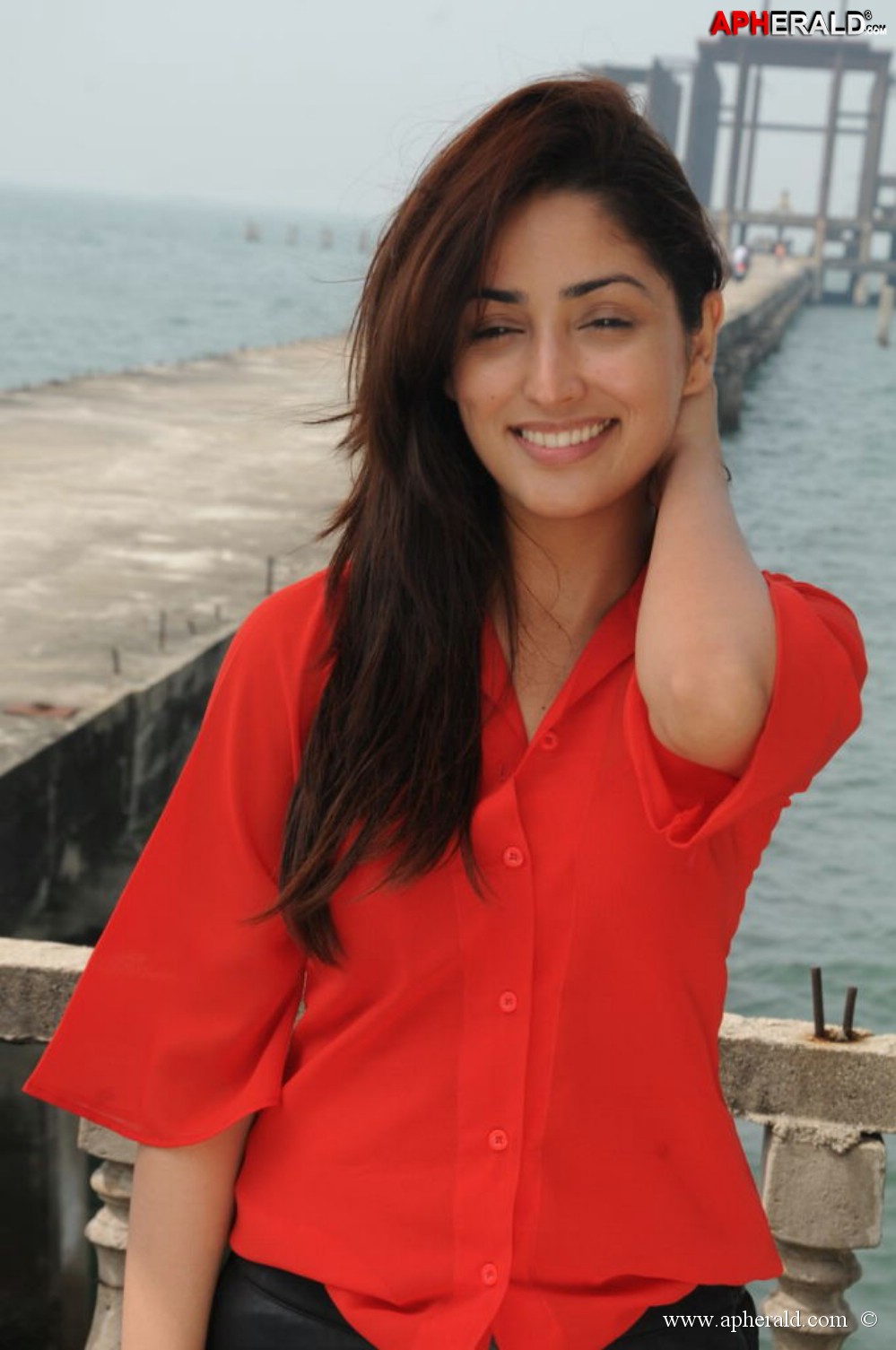 Yami Gautam Red Saree Images