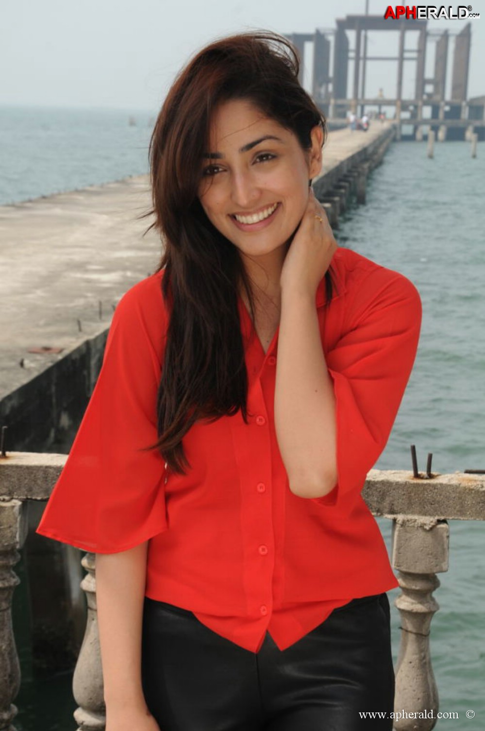 Yami Gautam Red Saree Images