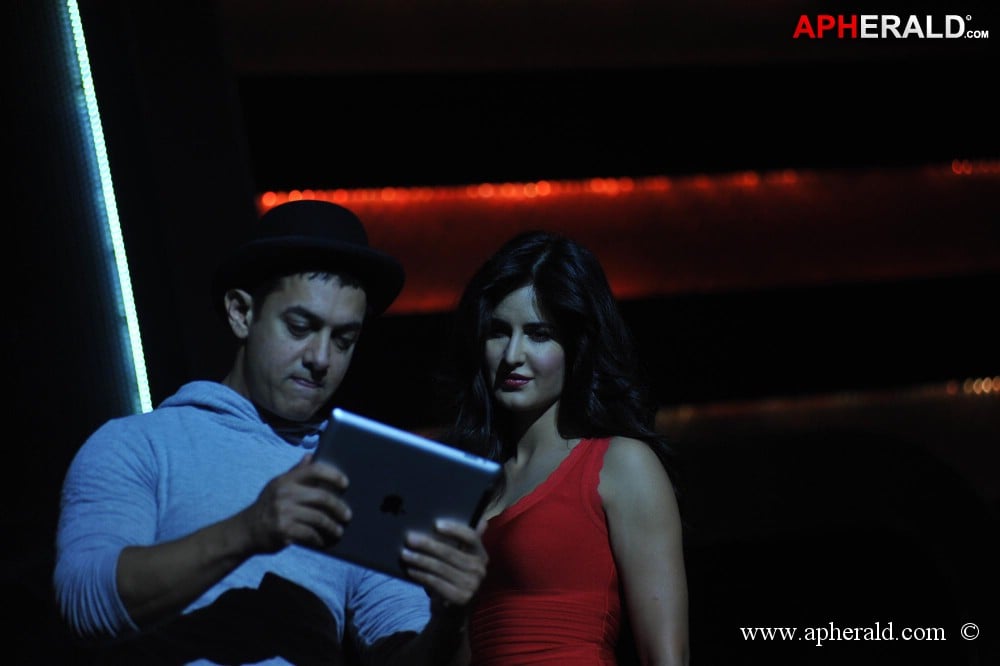 Amir Khan and Katrina Kaif Launches Dhoom3 Merchandise