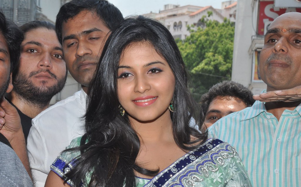 Anjali Launches Priyanka Shopping Mall Stills