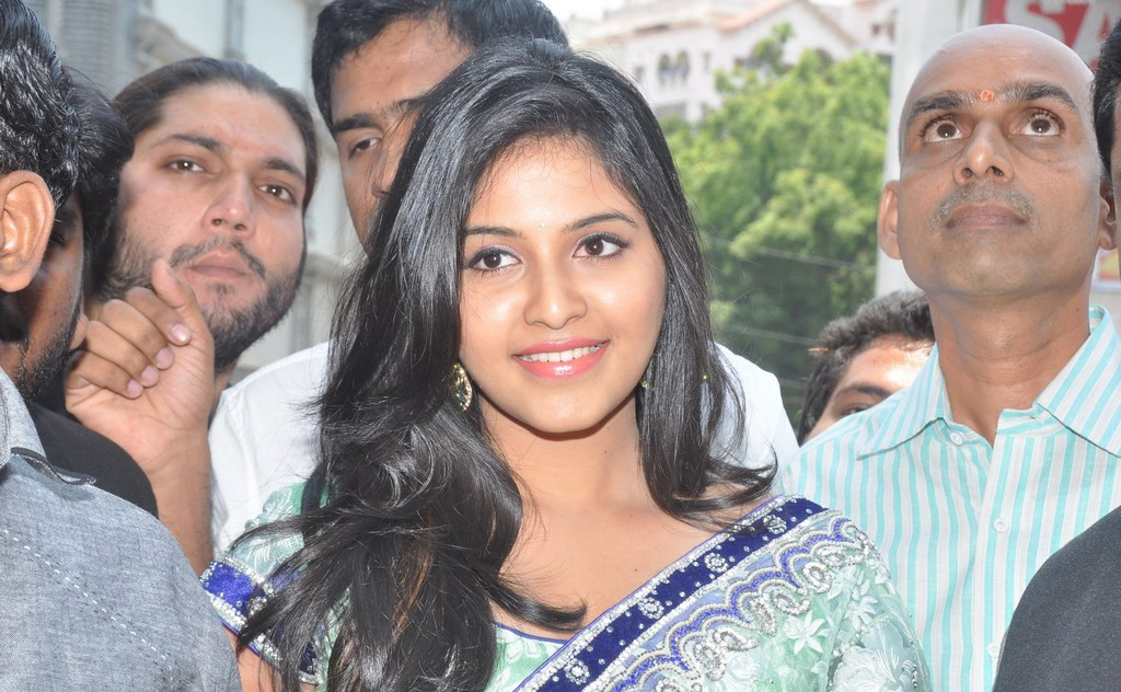 Anjali Launches Priyanka Shopping Mall Stills