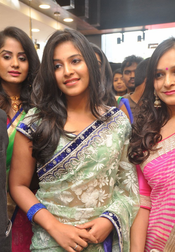 Anjali Launches Priyanka Shopping Mall Stills