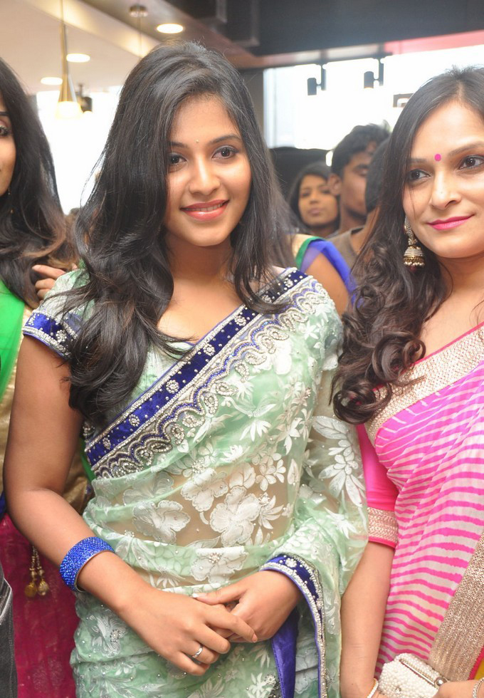 Anjali Launches Priyanka Shopping Mall Stills