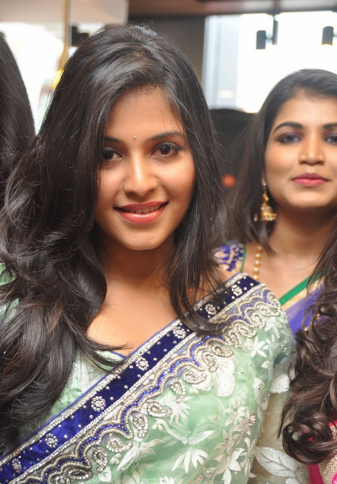 Anjali Launches Priyanka Shopping Mall Stills