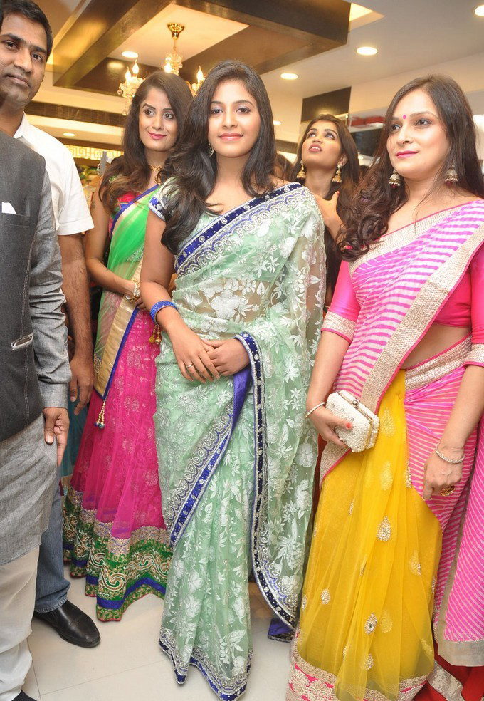 Anjali Launches Priyanka Shopping Mall Stills