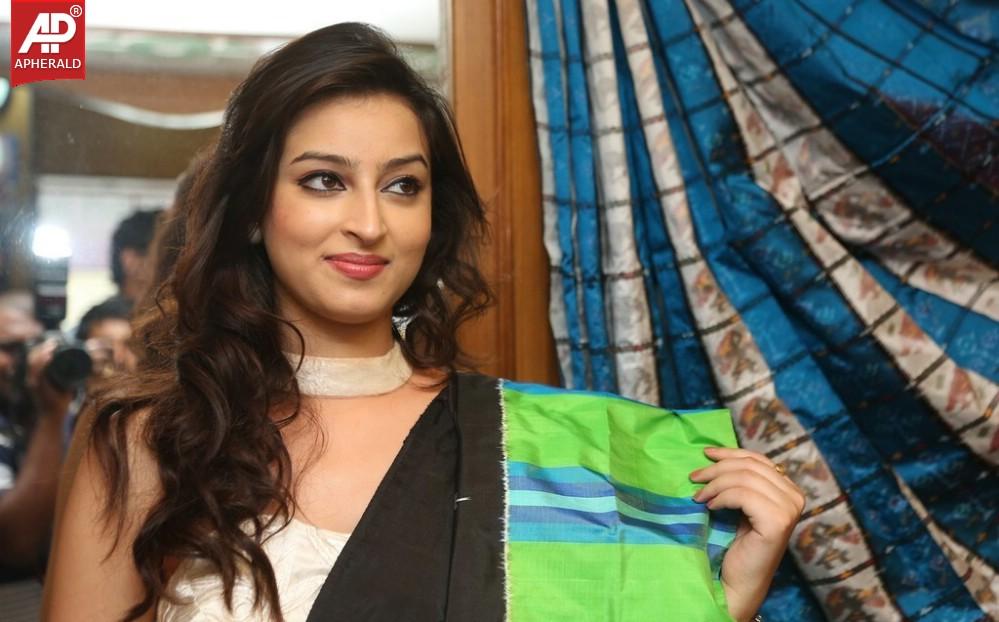 Chandini Sharma Launch IKAT Handloom Mela