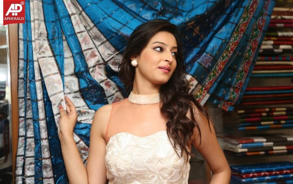 Chandini Sharma Launch IKAT Handloom Mela