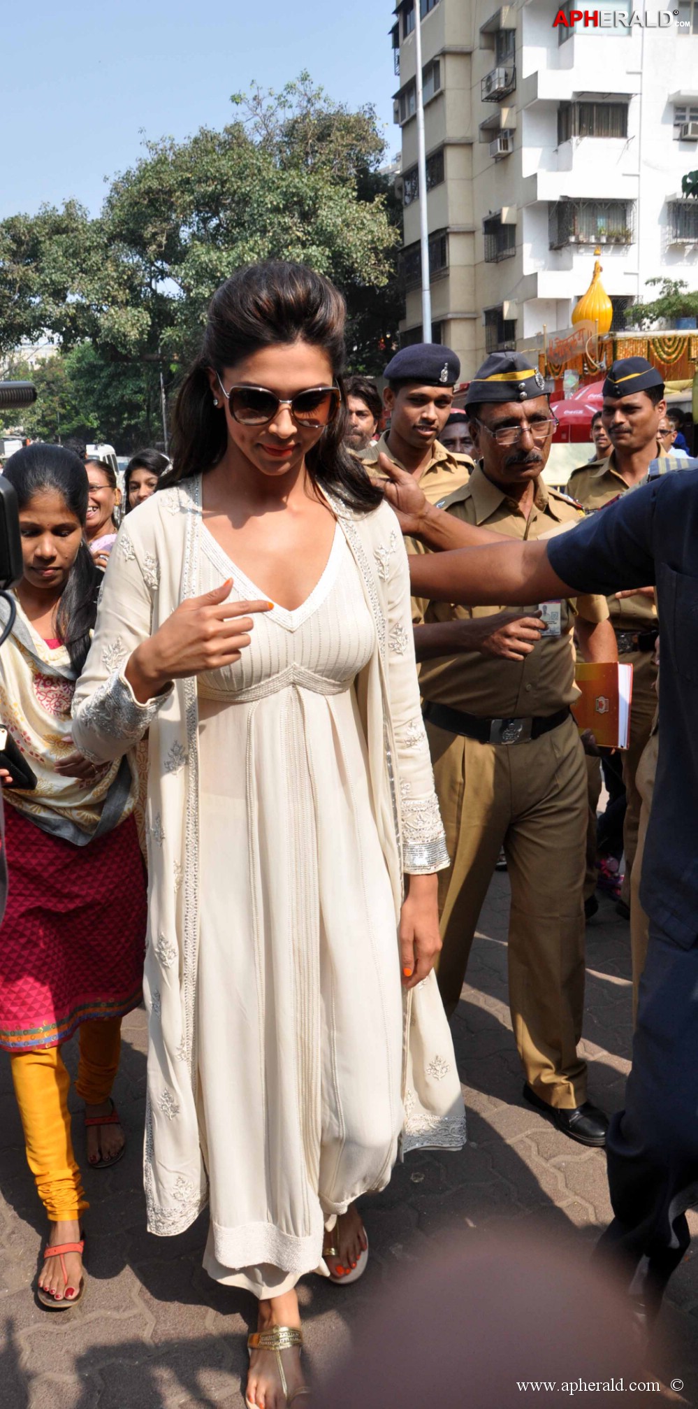 Deepika Padukone at Siddhivinayak Temple