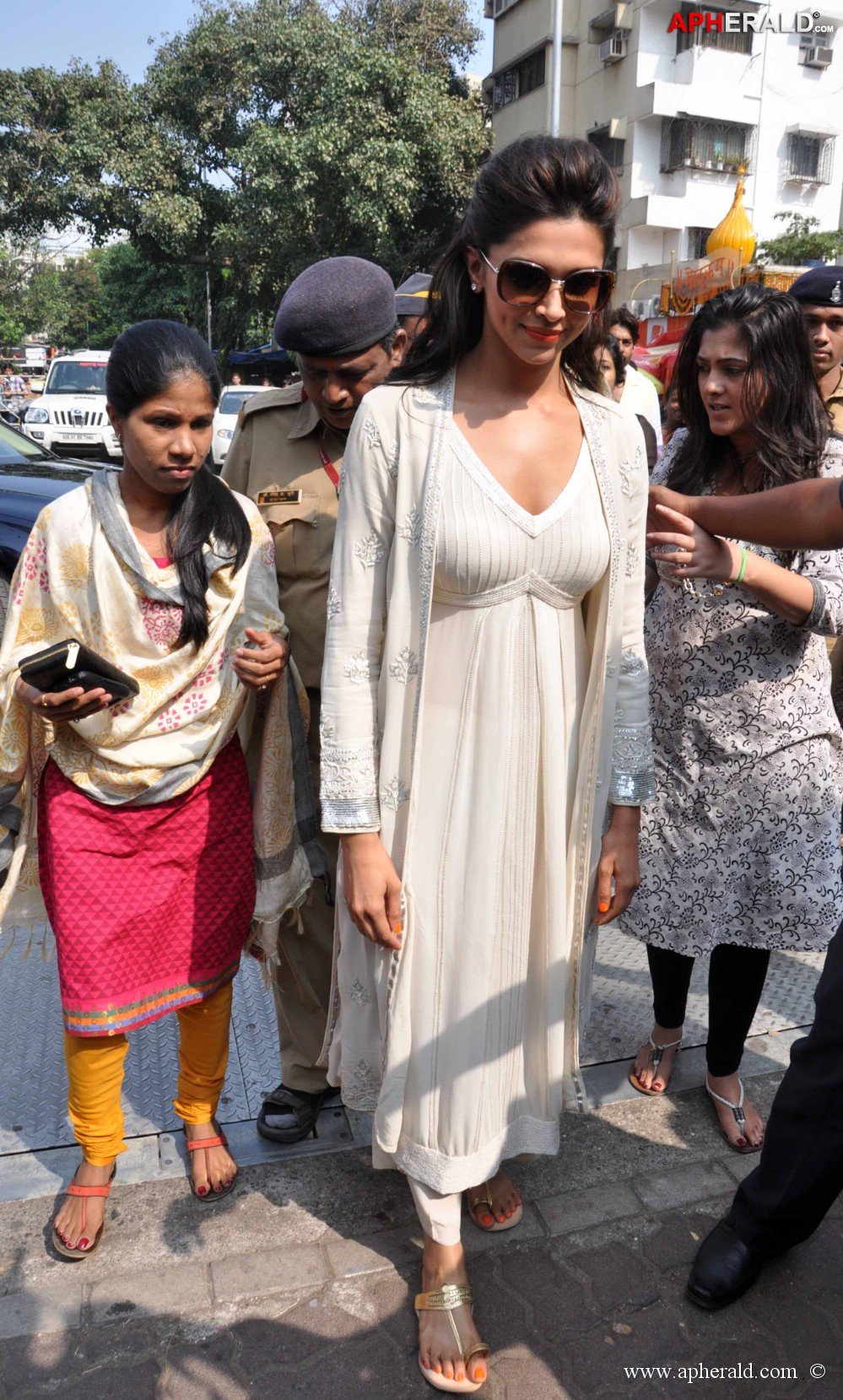 Deepika Padukone at Siddhivinayak Temple