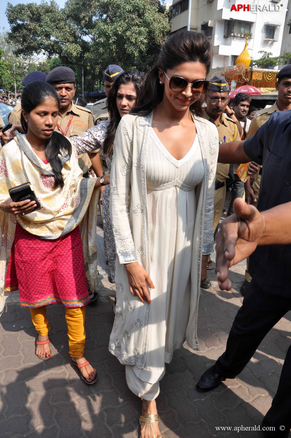 Deepika Padukone at Siddhivinayak Temple