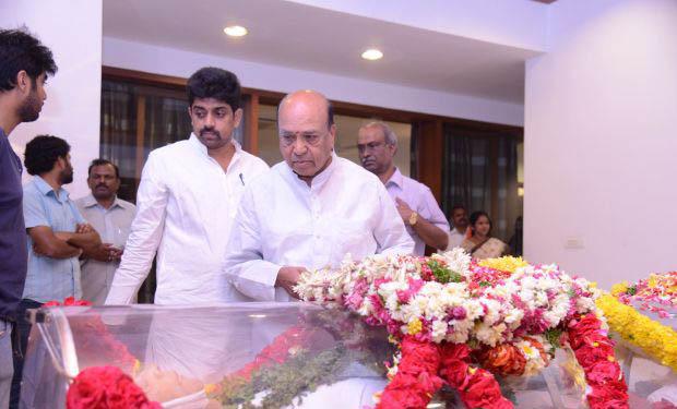 Family Members Paying Homage To Ramanaidu