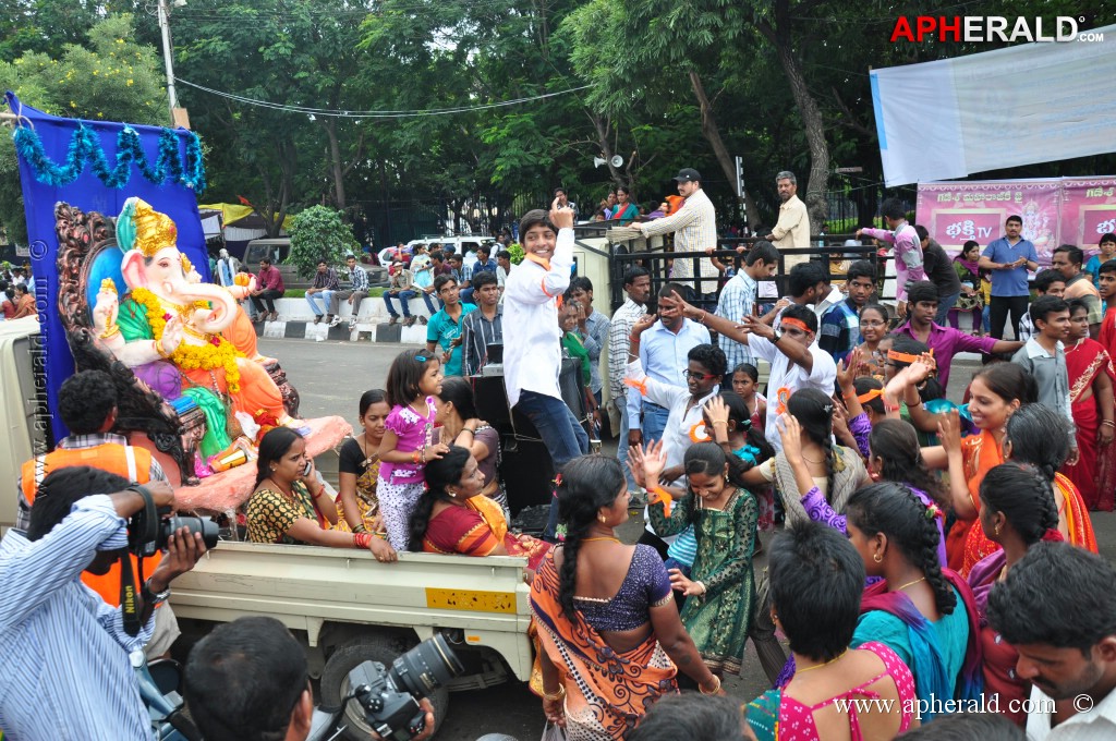 Ganesh Visarjan Photos at Hyd 1