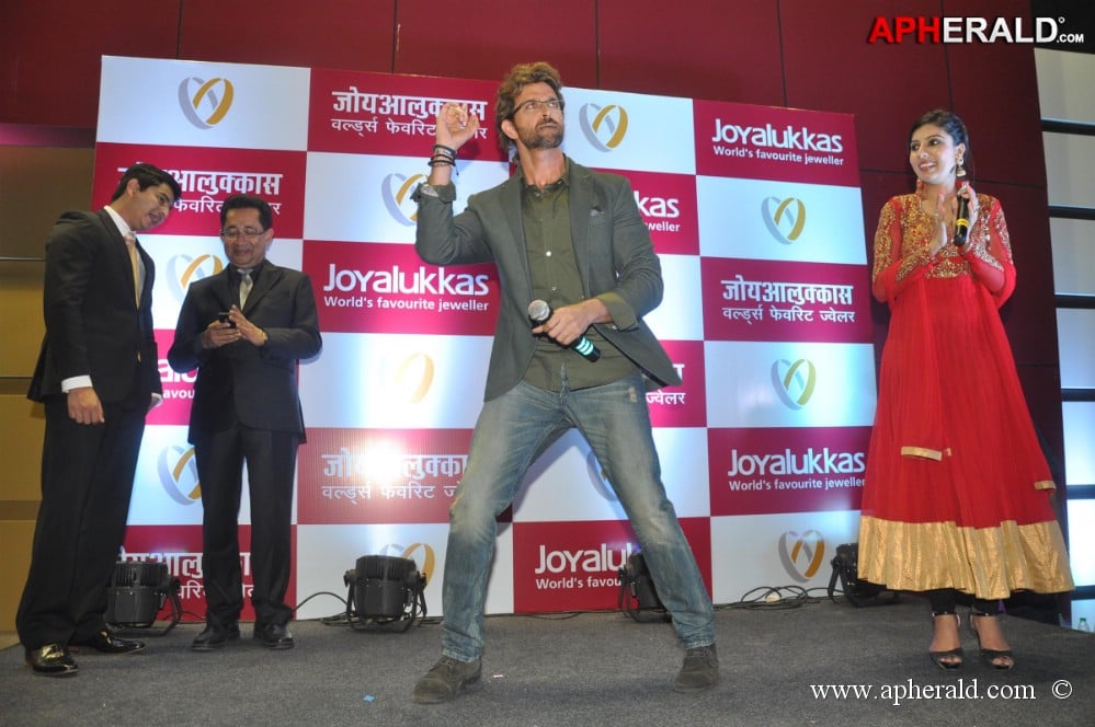 Hrithik Roshan Inaugurates Joyalukkas Showroom