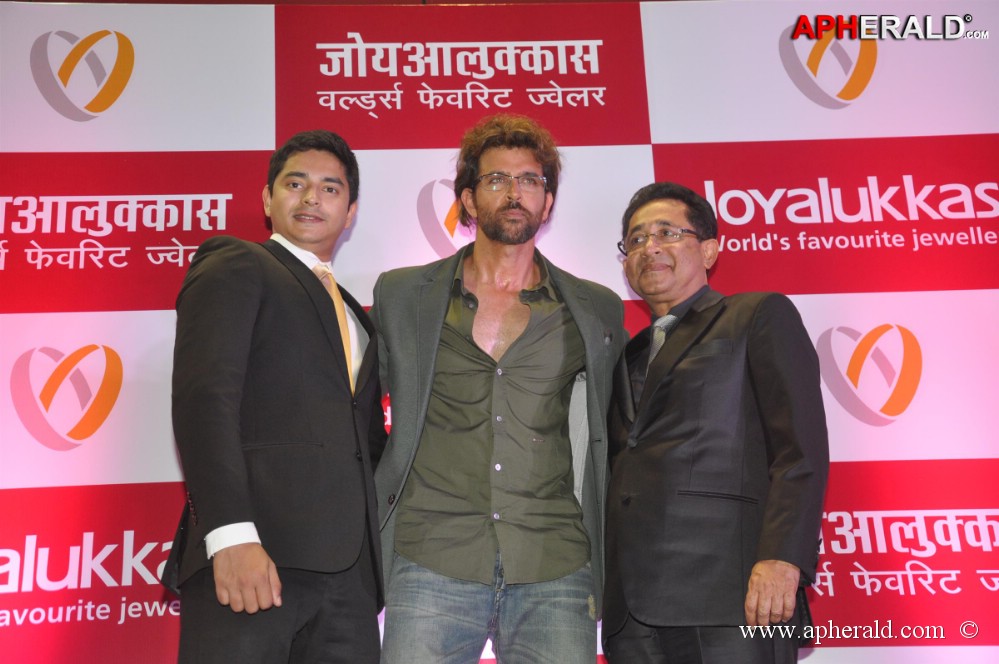 Hrithik Roshan Inaugurates Joyalukkas Showroom