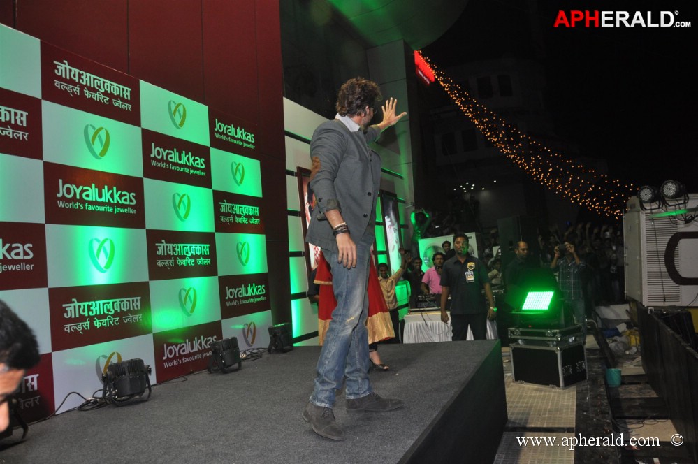 Hrithik Roshan Inaugurates Joyalukkas Showroom