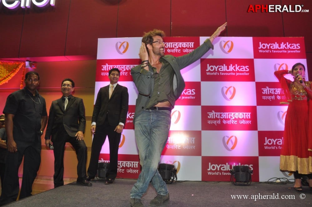 Hrithik Roshan Inaugurates Joyalukkas Showroom