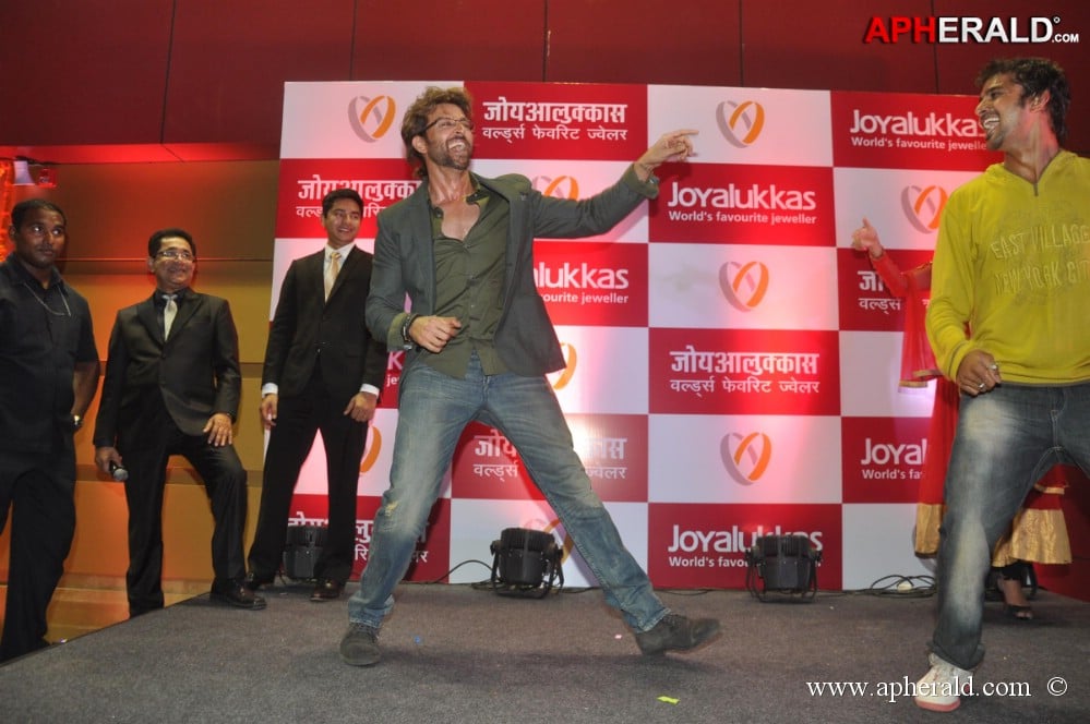 Hrithik Roshan Inaugurates Joyalukkas Showroom