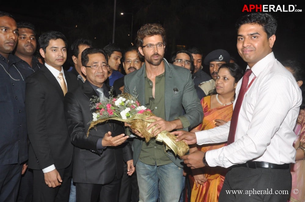 Hrithik Roshan Inaugurates Joyalukkas Showroom