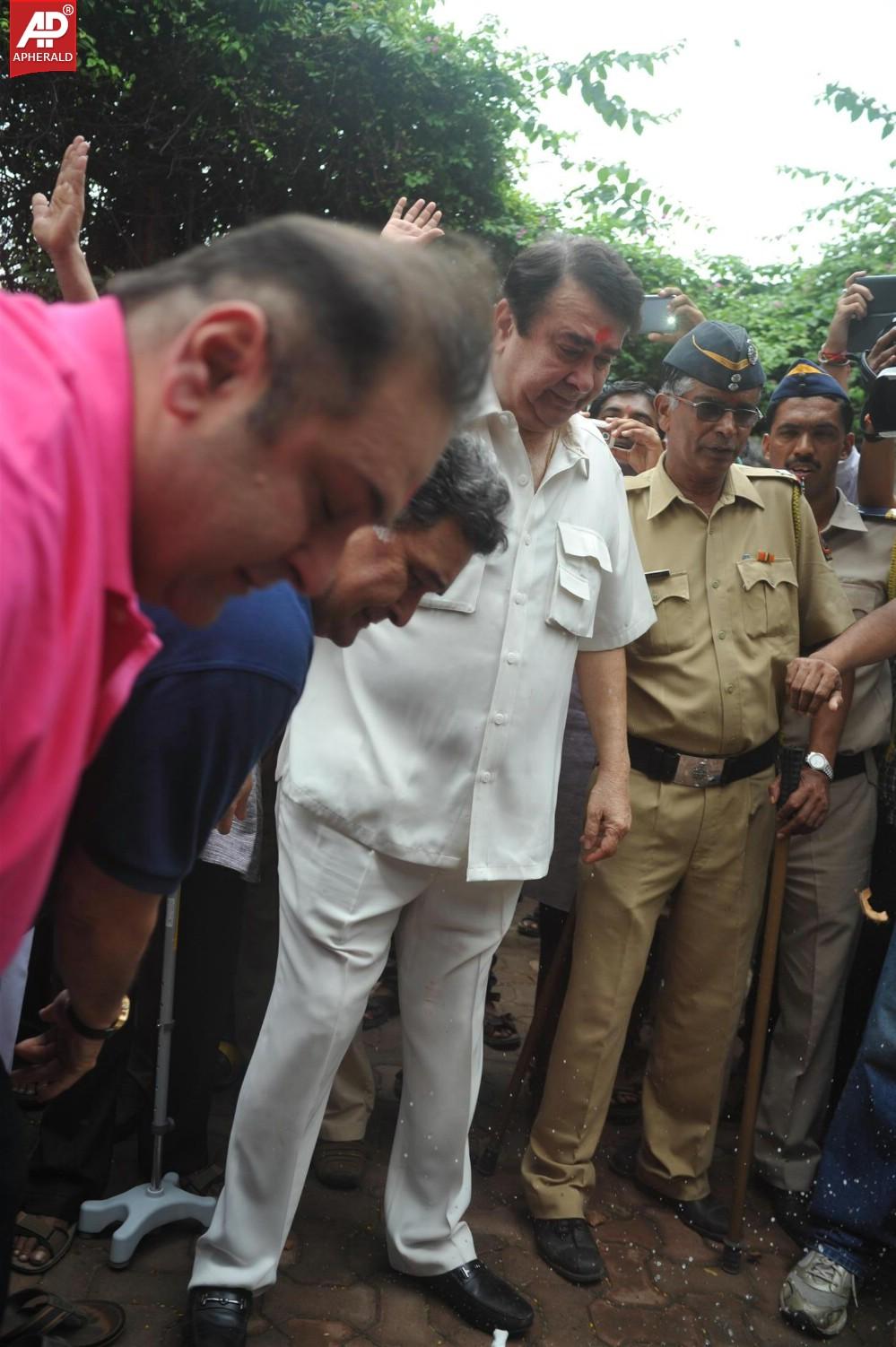 Kapoor Family At Ganesh Visarjan Of RK Studios