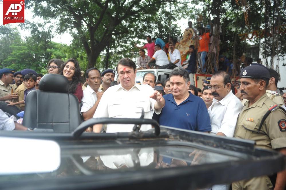 Kapoor Family At Ganesh Visarjan Of RK Studios