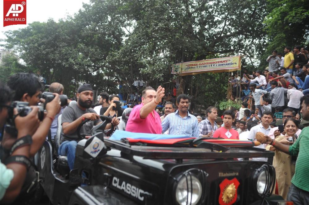 Kapoor Family At Ganesh Visarjan Of RK Studios