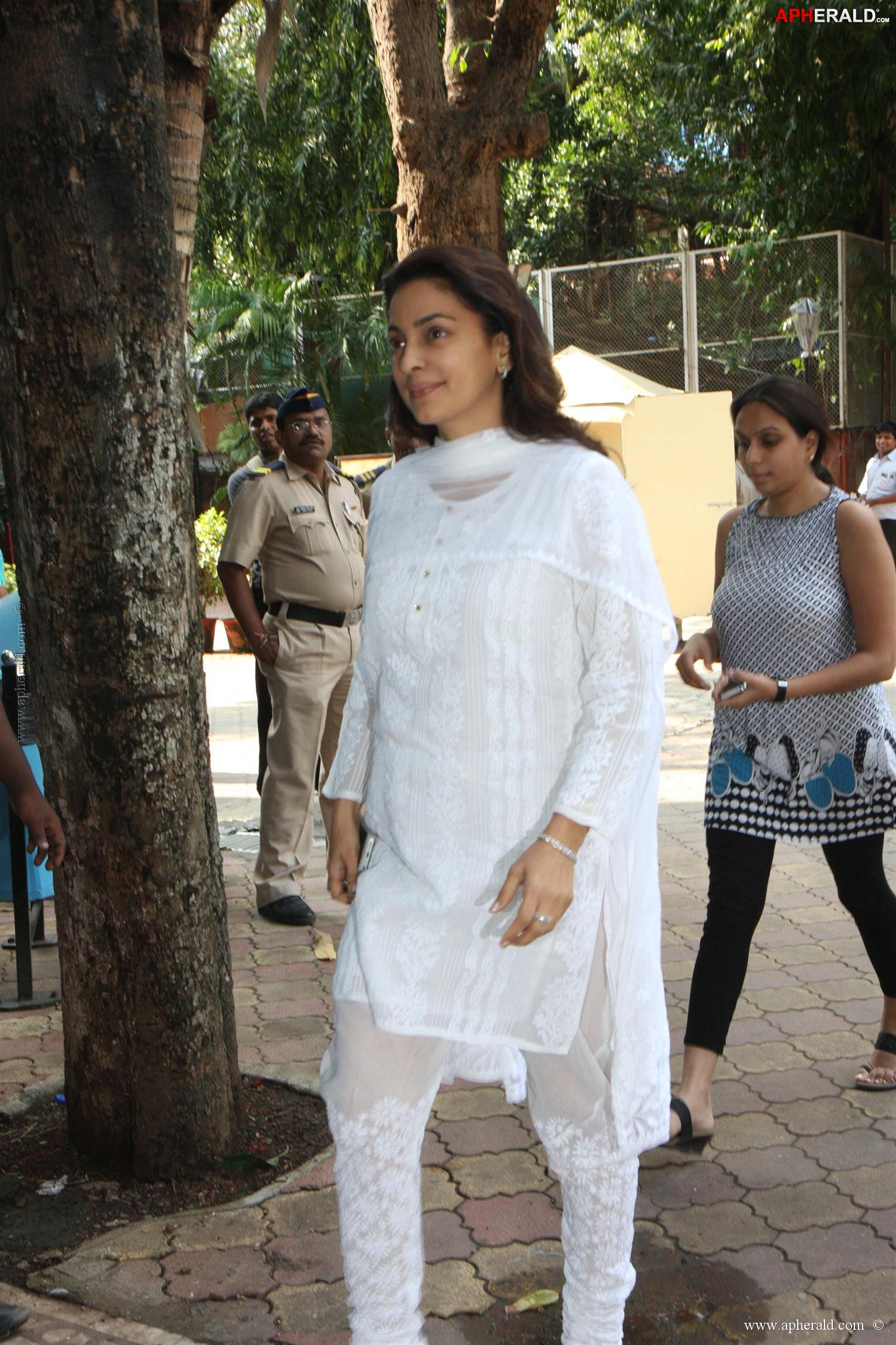 Bolly Celebs At Madhuri Dixit Father's Prayer Meet