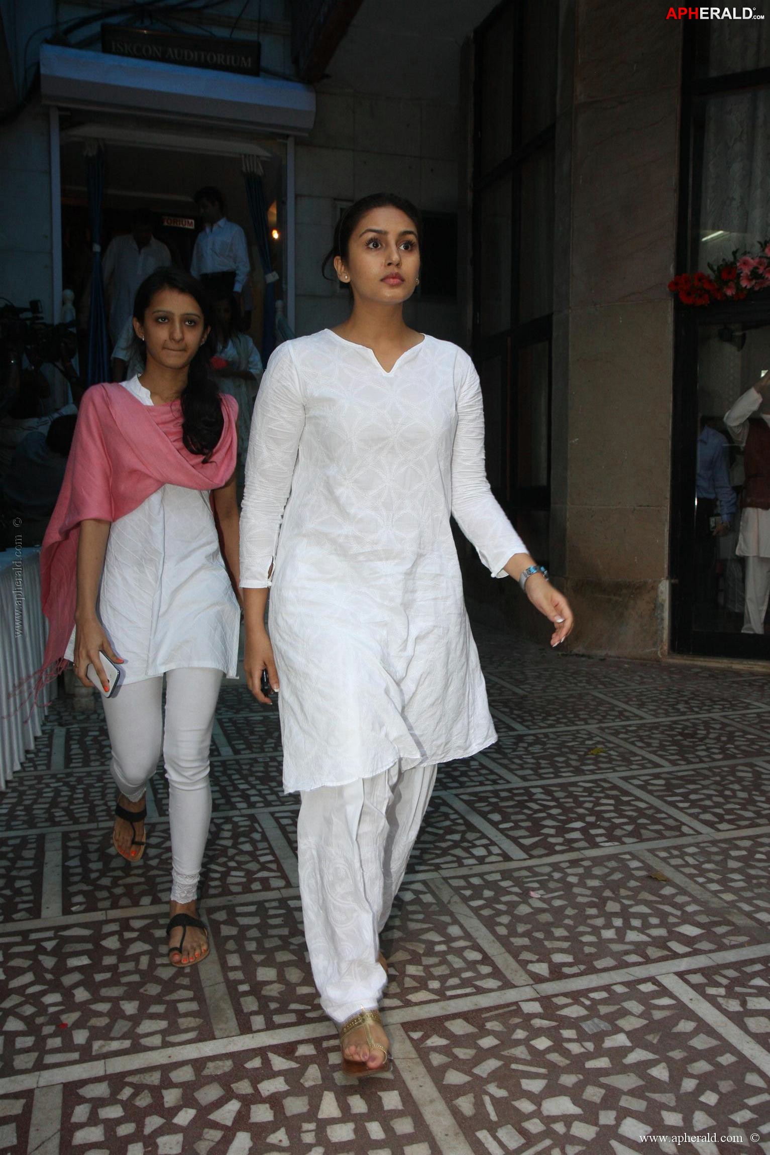 Bolly Celebs At Madhuri Dixit Father's Prayer Meet