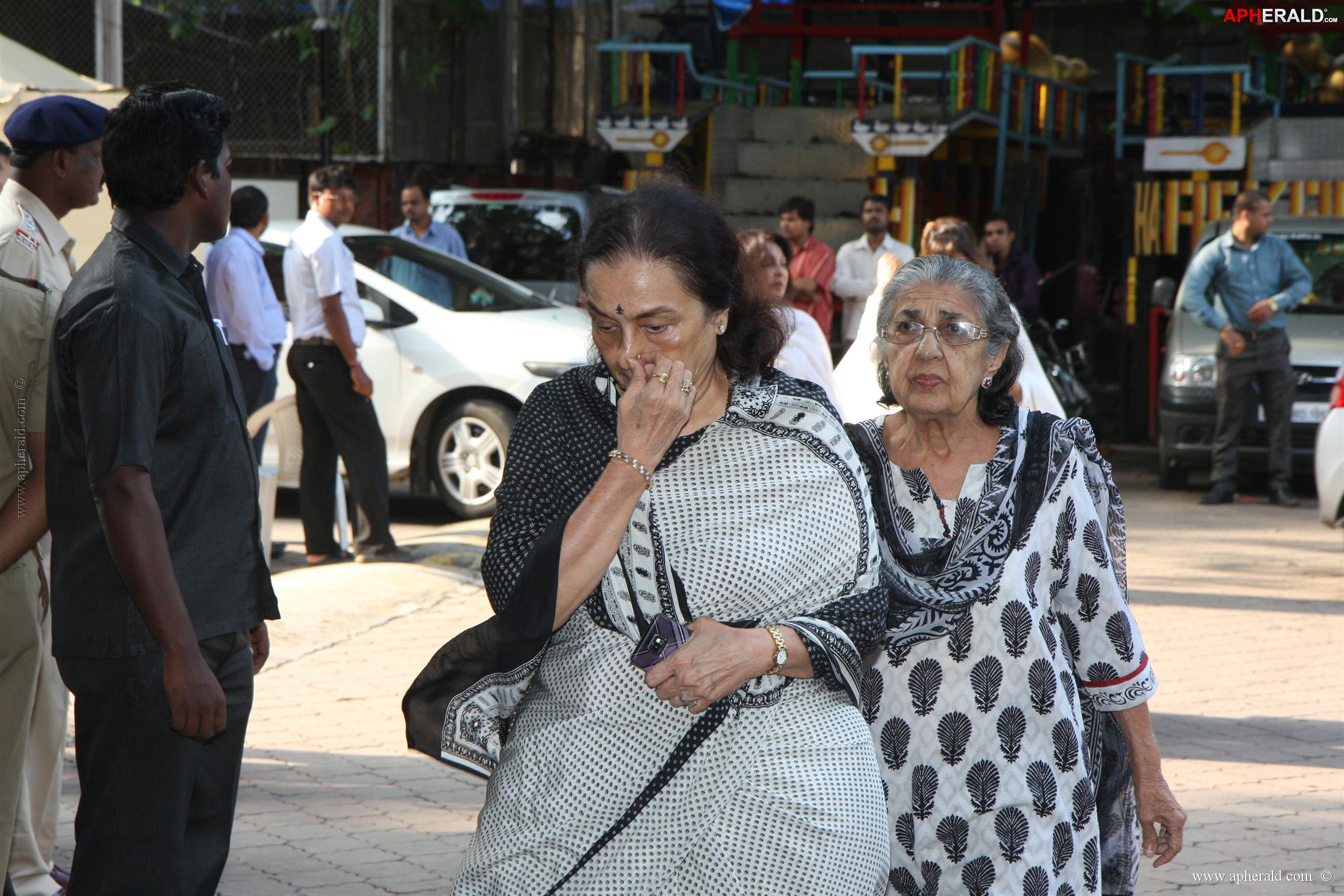 Bolly Celebs At Madhuri Dixit Father's Prayer Meet