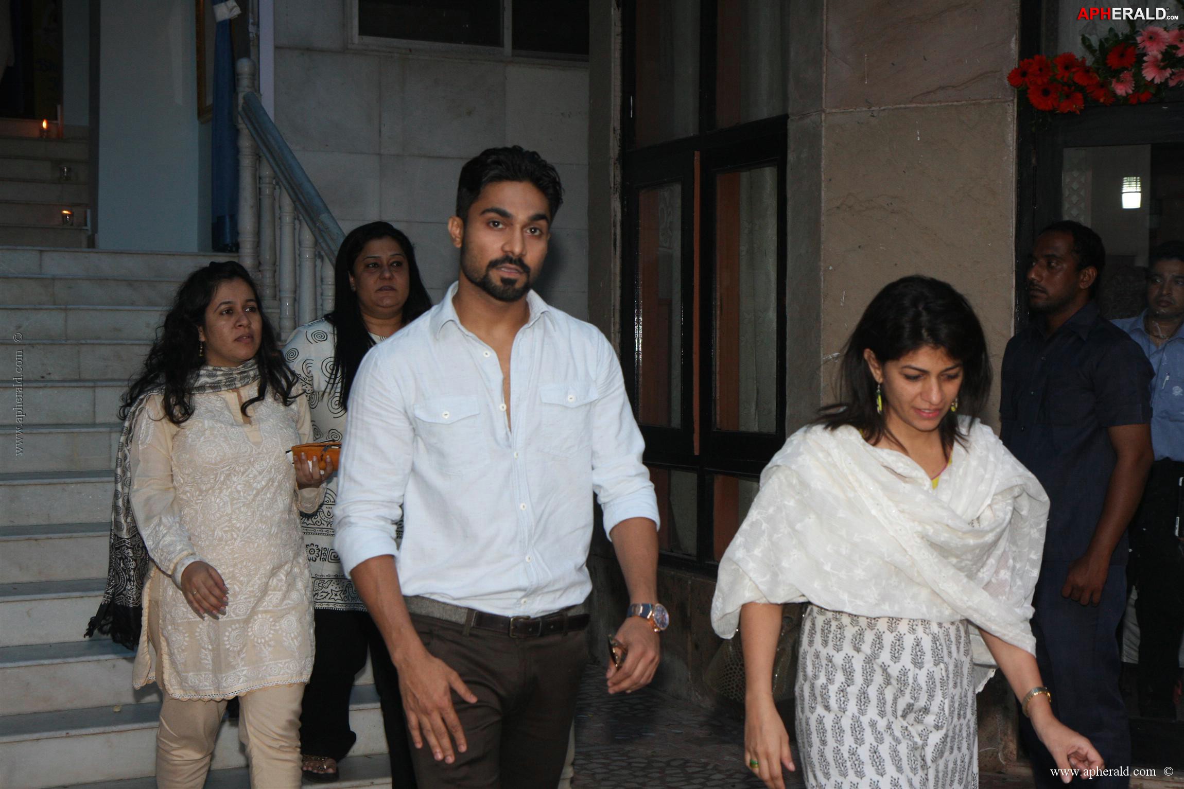 Bolly Celebs At Madhuri Dixit Father's Prayer Meet