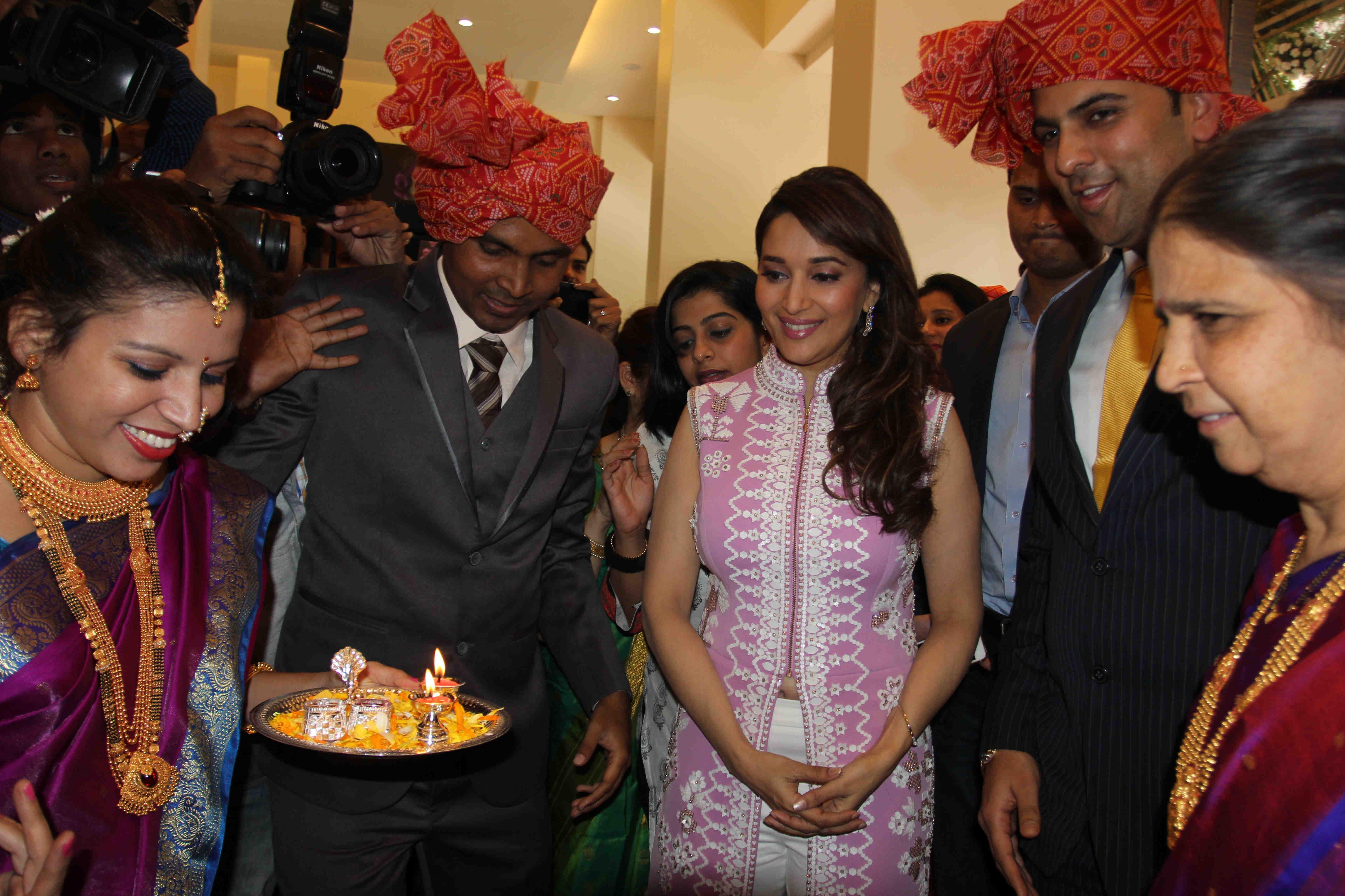 Madhuri Dixit Inaugurates PN Gadgil Jewellery Showroom