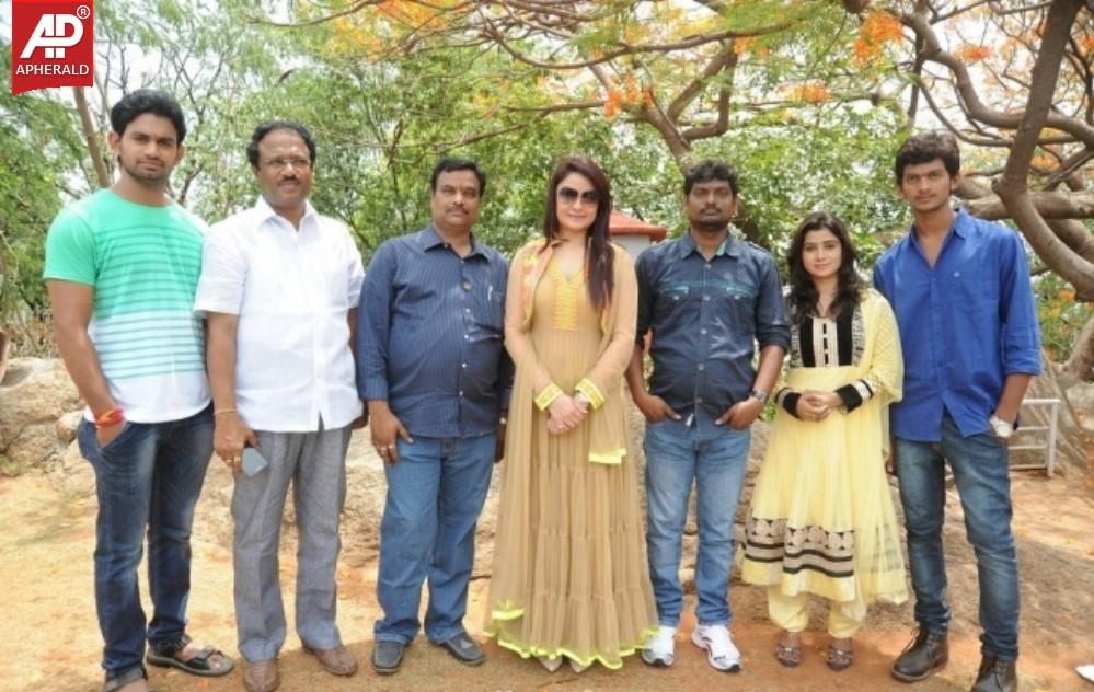 Naaku Komchem Time Kavali FILM Muhartham  Stills