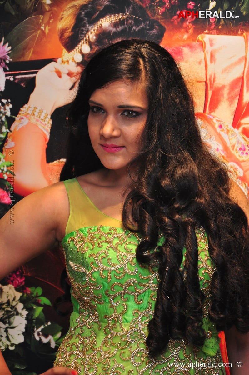 Navneet Kaur Dhillon at Grandeur Showroom Launch