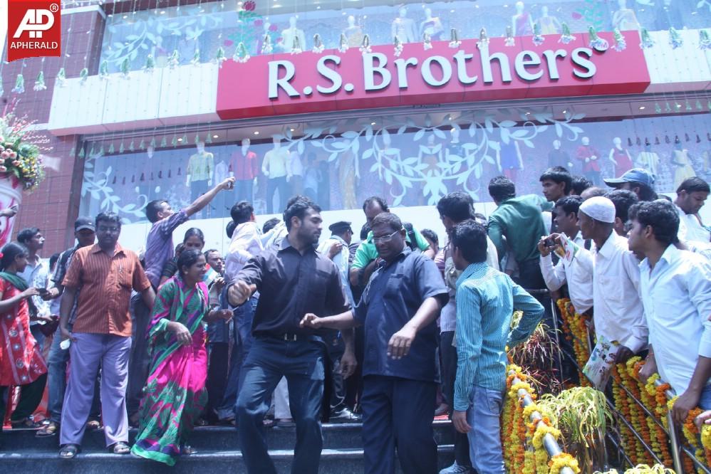 Pranitha at RS Brothers Shopping Mall Opening