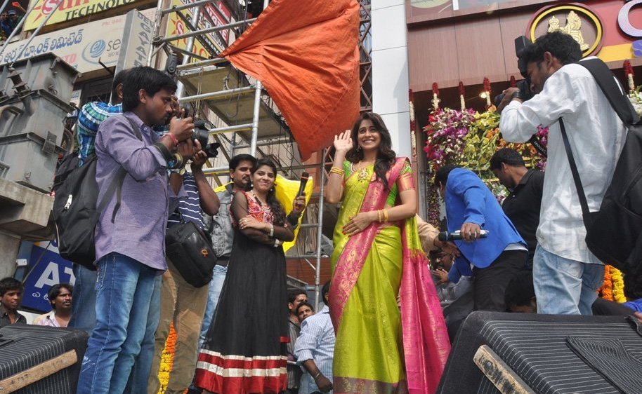 Regina Inaugurates Chennai Shopping Mall at Kukatpally