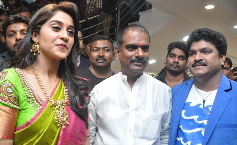 Regina Inaugurates Chennai Shopping Mall at Kukatpally