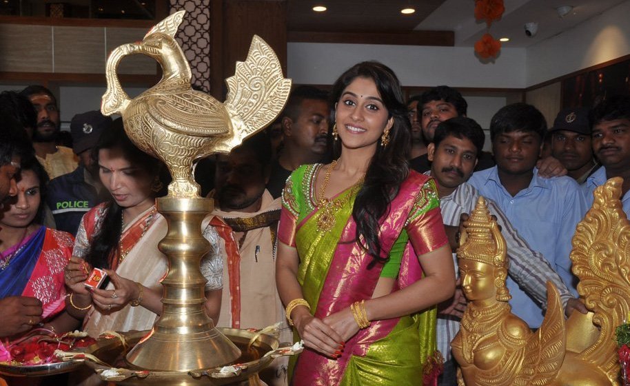 Regina Inaugurates Chennai Shopping Mall at Kukatpally